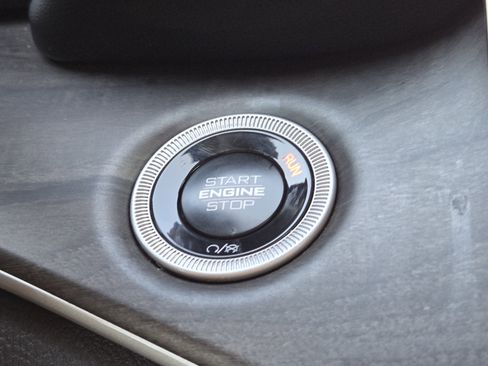 Used 2024 Jeep Grand Cherokee L Limited w/ Black Appearance Package image 24