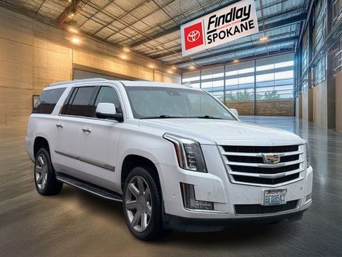 Used 2017 Cadillac Escalade ESV Luxury image 3