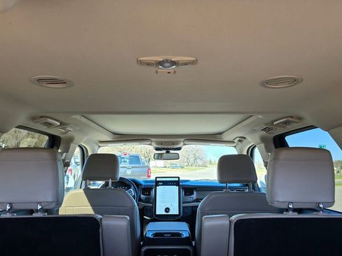 Used 2022 Ford Expedition Limited AWD/4WD image 12