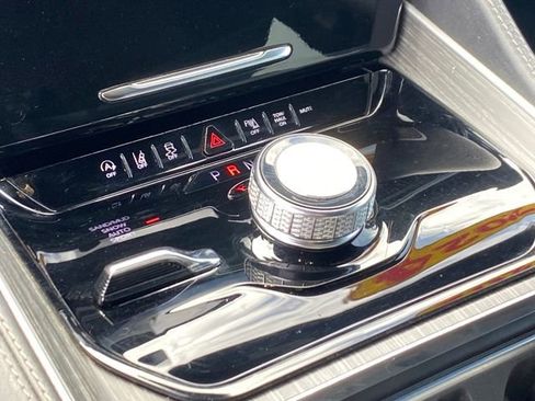 Used 2024 Jeep Wagoneer Series II image 12