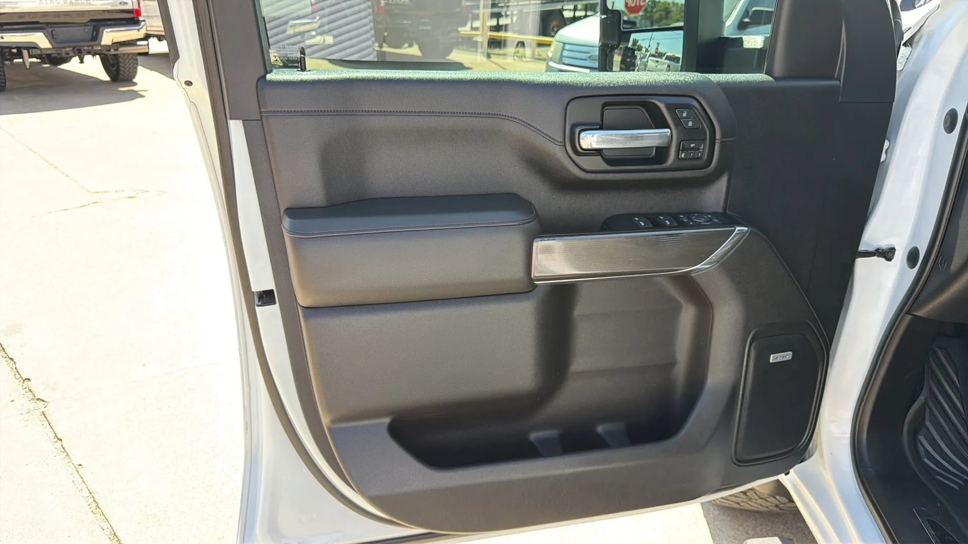 Used 2020 GMC Sierra 2500 AT4 w/ Technology Package AWD/4WD image 9