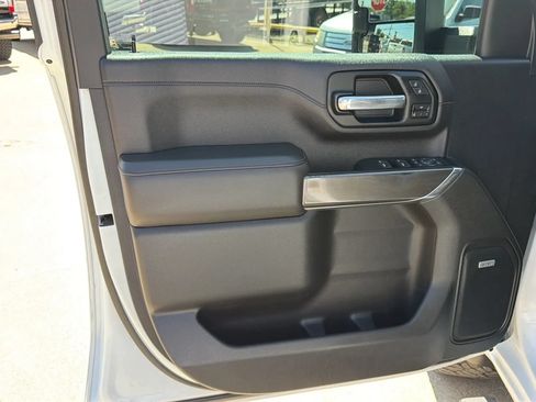 Used 2020 GMC Sierra 2500 AT4 w/ Technology Package AWD/4WD image 9