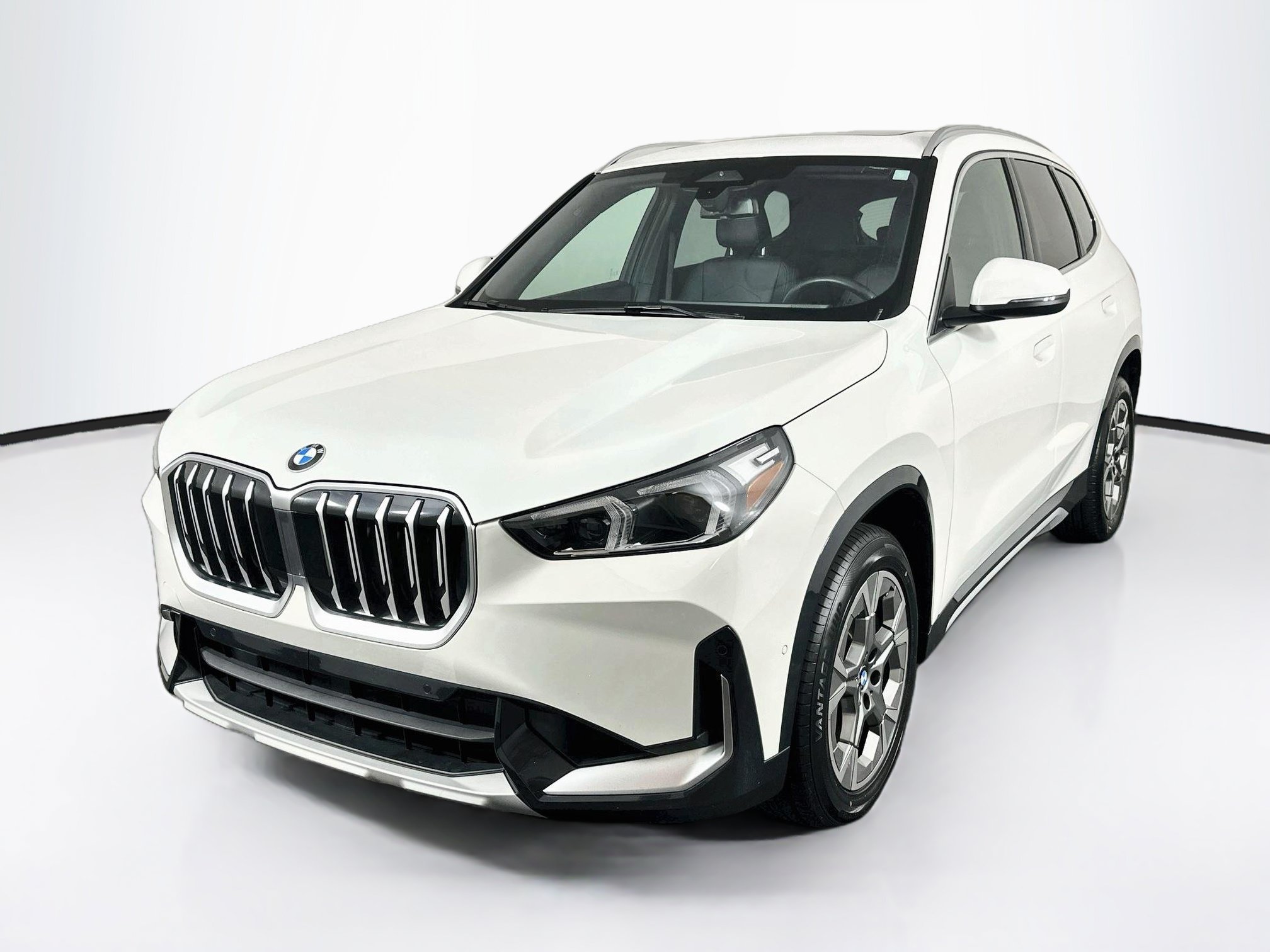 Used 2026 BMW X1 xDrive28i AWD/4WD image 3