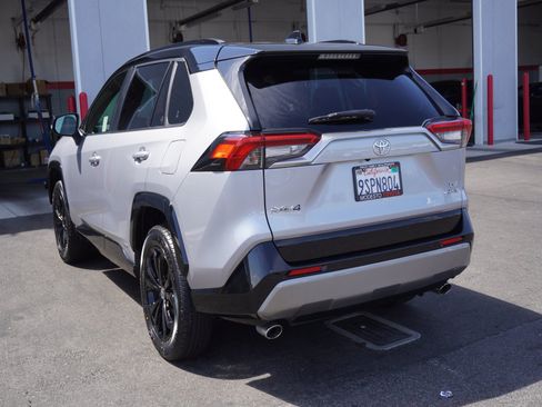 Used 2025 Toyota RAV4 XSE w/ Advanced Technology Package AWD/4WD image 9