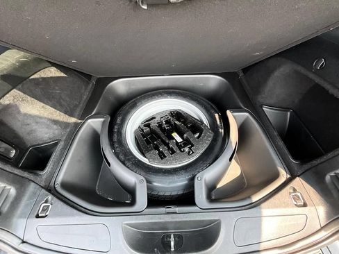 Used 2017 Jeep Grand Cherokee Altitude AWD/4WD image 9