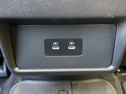 Used 2025 Nissan Rogue SV image 29