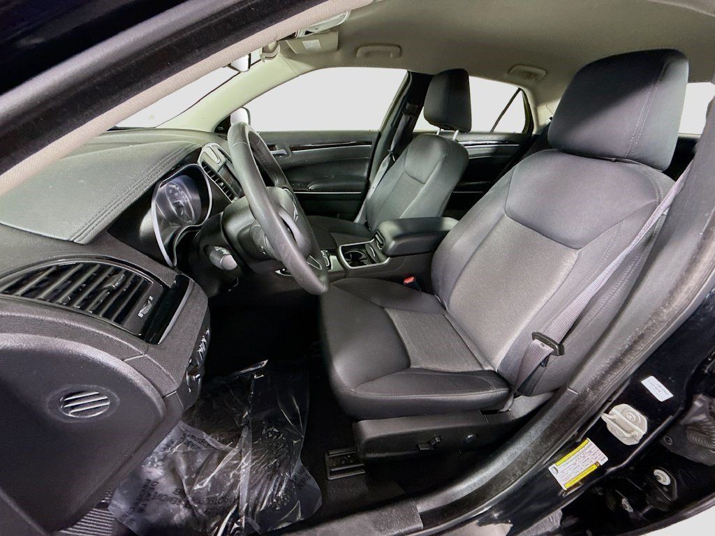 Used 2023 Chrysler 300 Touring w/ Safetytec Plus Group RWD image 21