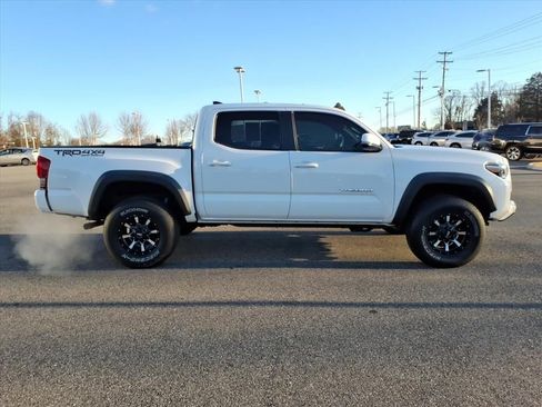Used 2019 Toyota Tacoma TRD Off-Road image 3