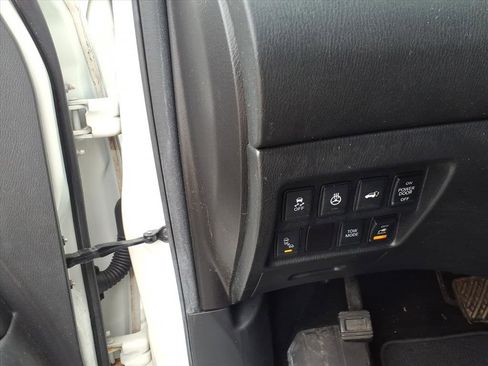 Used 2016 Nissan Pathfinder SL w/ Trailer Tow Package image 24