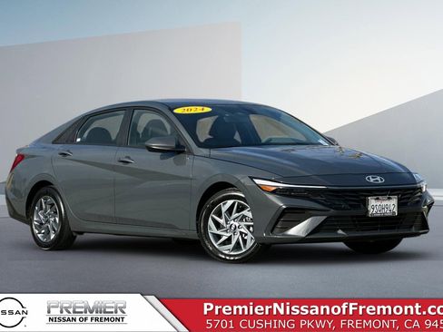 Used 2024 Hyundai Elantra SEL image 1