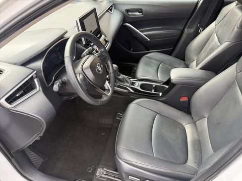 Used 2024 Toyota Corolla Cross XLE w/ Convenience Package image 10