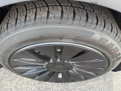 Used 2023 Tesla Model Y Long Range AWD/4WD image 8