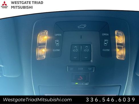 Used 2022 Toyota Sienna Platinum image 27