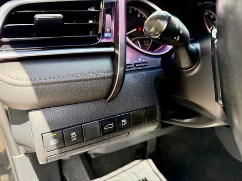 Used 2018 Toyota Camry SE w/ Audio Package FWD image 30
