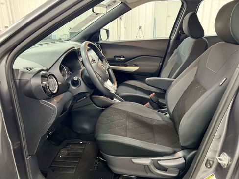 Used 2019 Nissan Kicks SV FWD image 19