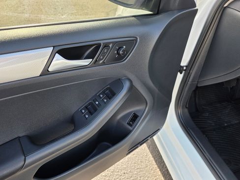 Used 2017 Volkswagen Jetta SE image 12