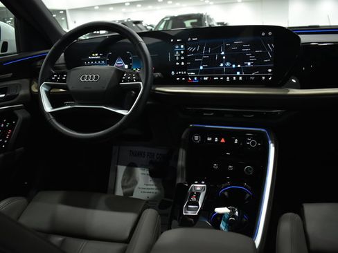 Used 2025 Audi Q5 Premium Plus w/ Premium Plus image 18