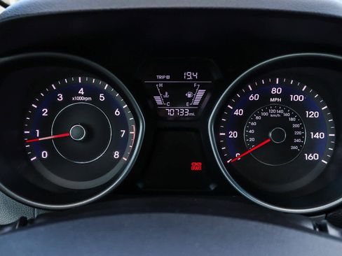 Used 2014 Hyundai Elantra SE image 25