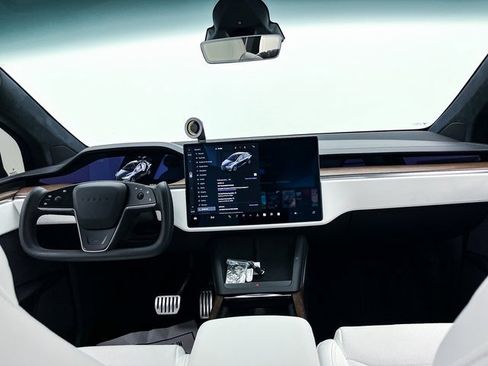 Used 2023 Tesla Model X image 27