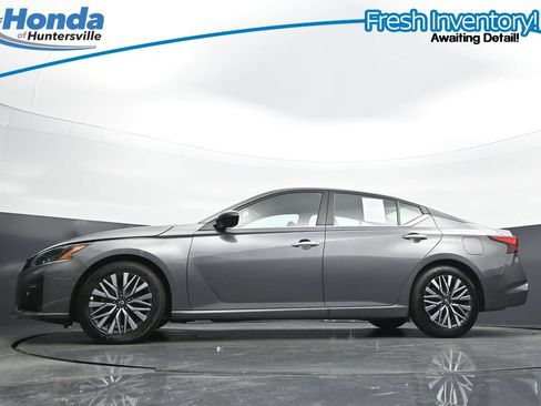 Used 2025 Nissan Altima 2.5 SV FWD image 29