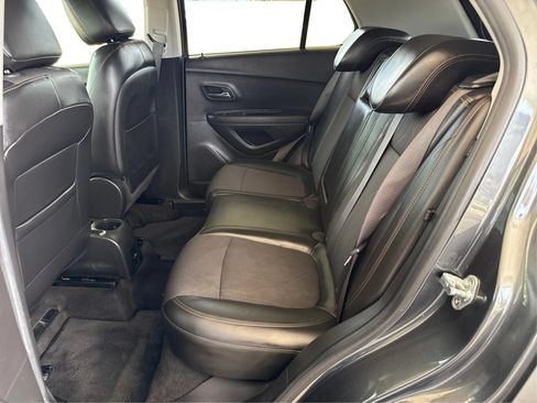 Used 2017 Chevrolet Trax LT w/ LT Convenience Package FWD image 10