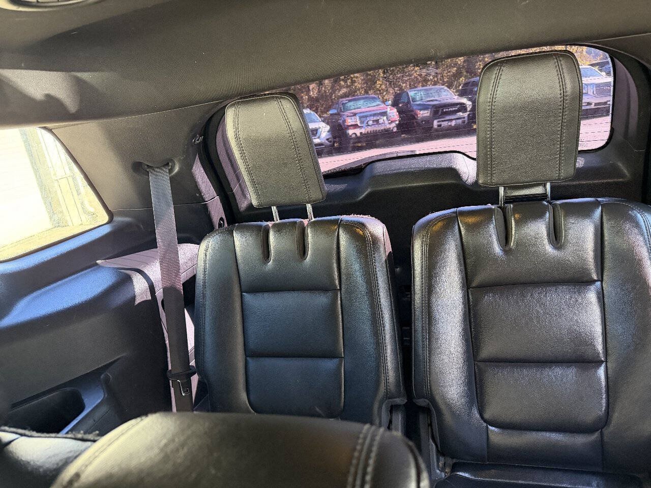 Used 2015 Ford Explorer XLT w/ Equipment Group 202A AWD/4WD image 10