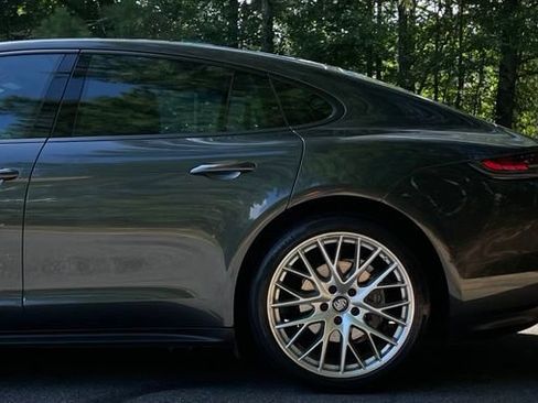 Used 2021 Porsche Panamera RWD image 5