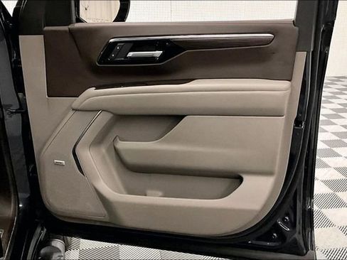 Used 2025 Chevrolet Tahoe Z71 w/ Comfort Package image 21