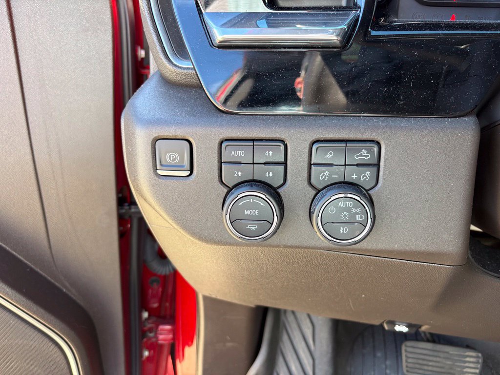 Used 2023 Chevrolet Silverado 1500 LTZ AWD/4WD image 15