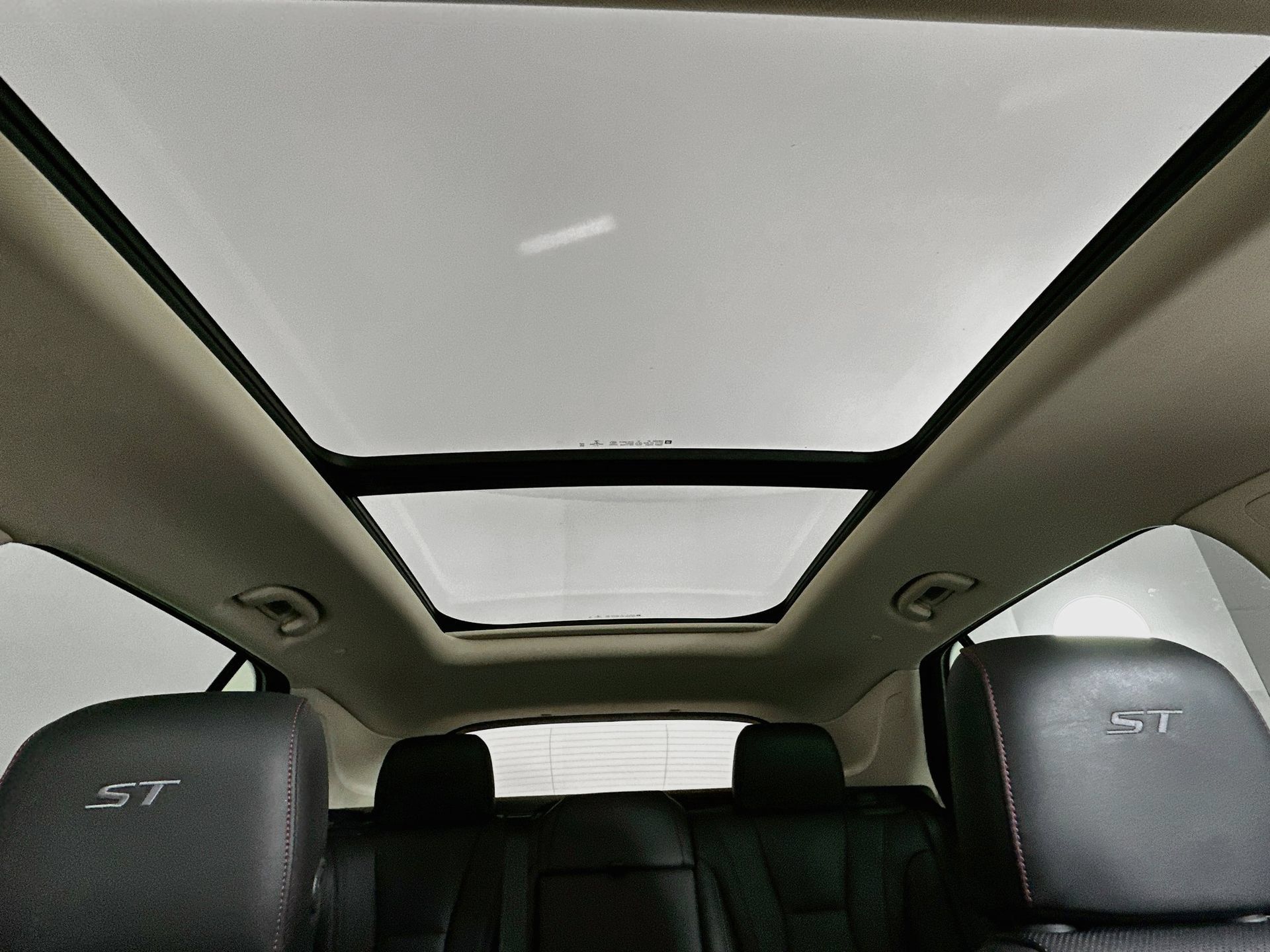 Used 2022 Buick Envision Essence w/ Sport Touring Package FWD image 22