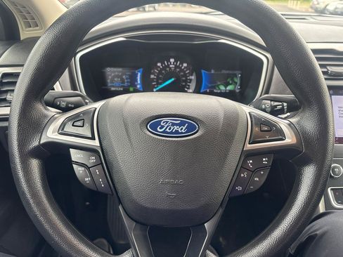 Used 2019 Ford Fusion SE FWD image 14