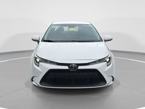 Used 2020 Toyota Corolla LE image 2