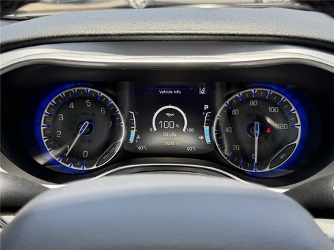 Used 2025 Chrysler Pacifica Limited FWD image 27