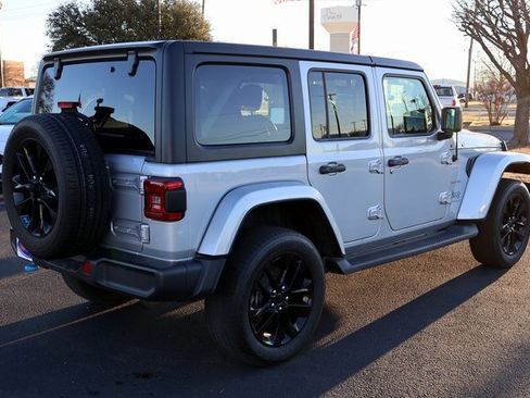 Used 2023 Jeep Wrangler Unlimited Sahara w/ Cold Weather Group image 16