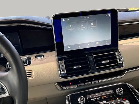 Used 2018 Lincoln Navigator Reserve w/ Technology Package AWD/4WD image 7