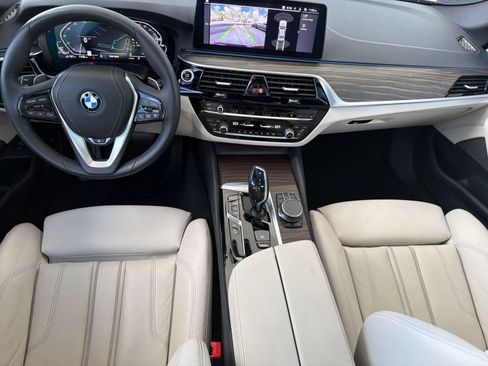 Used 2023 BMW 530e xDrive w/ Premium Package AWD/4WD image 14