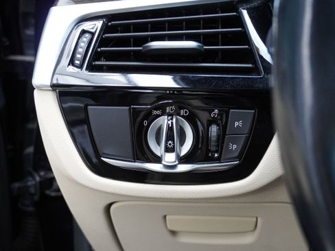 Used 2019 BMW 540i w/ Convenience Package image 16