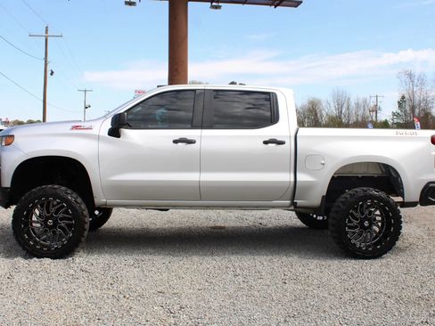 Used 2020 Chevrolet Silverado 1500 Custom Trail Boss w/ Custom Convenience Package image 2