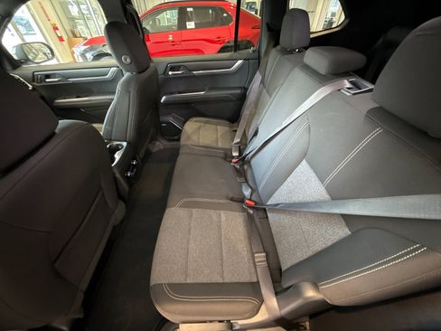 Used 2025 GMC Acadia Elevation image 12