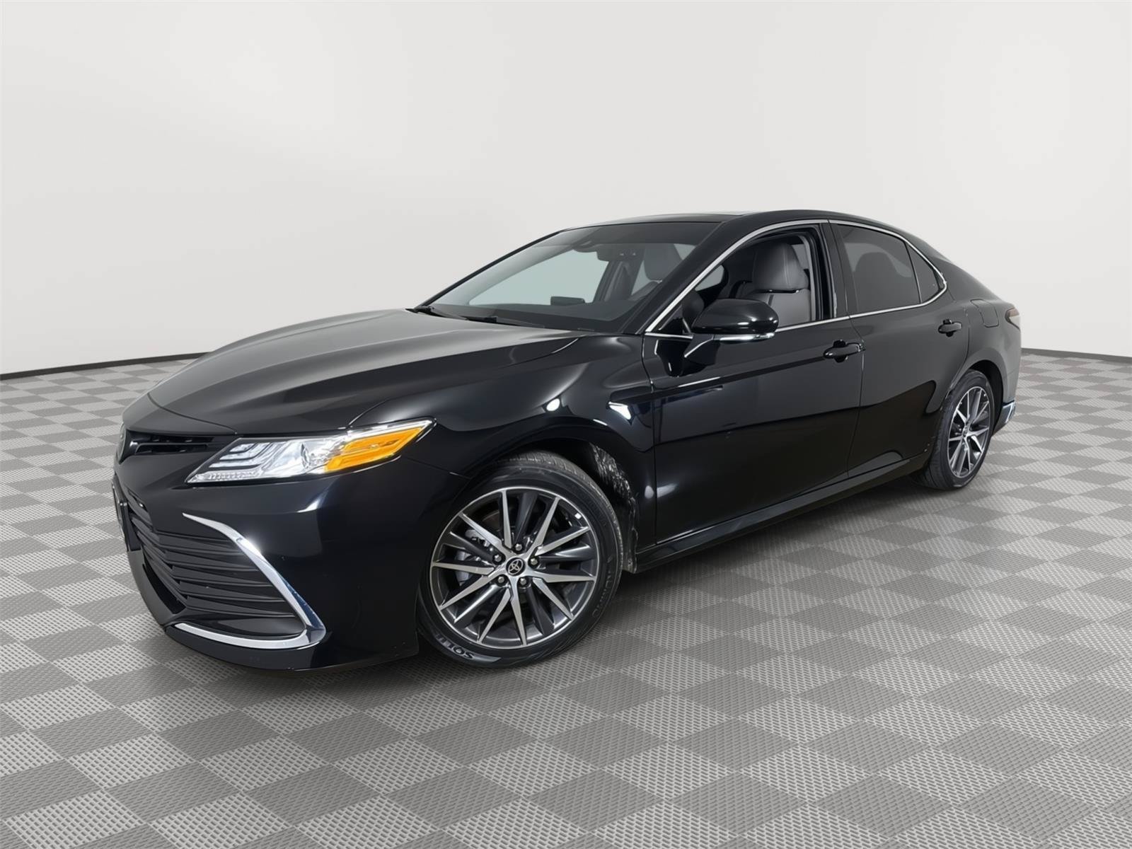 Used 2023 Toyota Camry XLE w/ Cold Weather Package AWD/4WD image 1