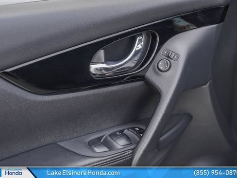 Used 2021 Nissan Rogue Sport SV AWD/4WD image 14