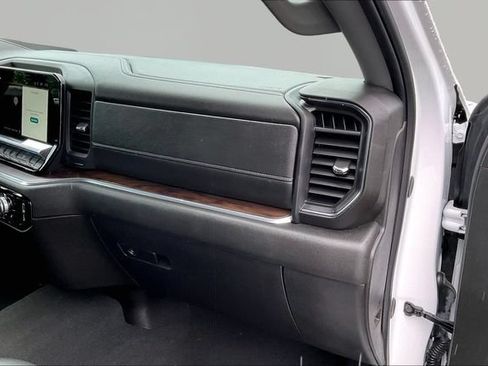 Used 2025 GMC Sierra 1500 SLT AWD/4WD image 18