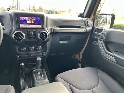 Used 2013 Jeep Wrangler Unlimited Sport image 15