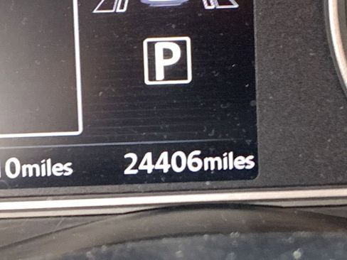 Used 2025 Nissan Versa SV image 9