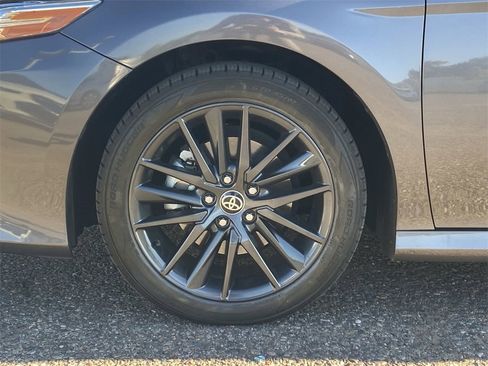 Used 2021 Toyota Camry XLE image 31