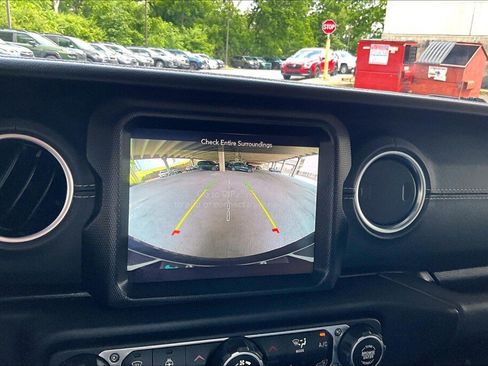 Used 2023 Jeep Wrangler Unlimited Sahara w/ Cold Weather Group AWD/4WD image 9