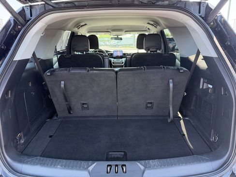 Used 2022 Ford Explorer XLT w/ Equipment Group 202A AWD/4WD image 12