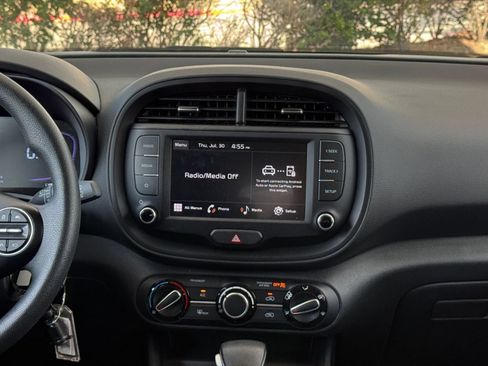 Used 2025 Kia Soul LX w/ LX Technology Package FWD image 16