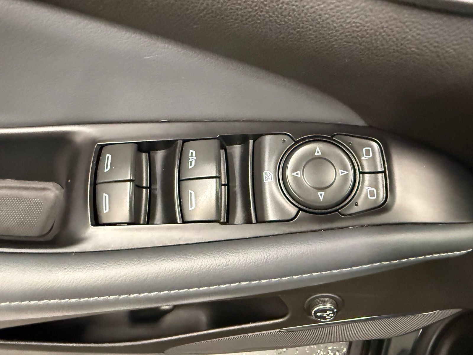 Used 2021 Buick Enclave Essence w/ Trailering Package, 5000 lbs. FWD image 10