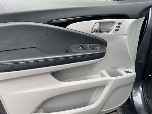 Used 2016 Honda Pilot Touring image 16